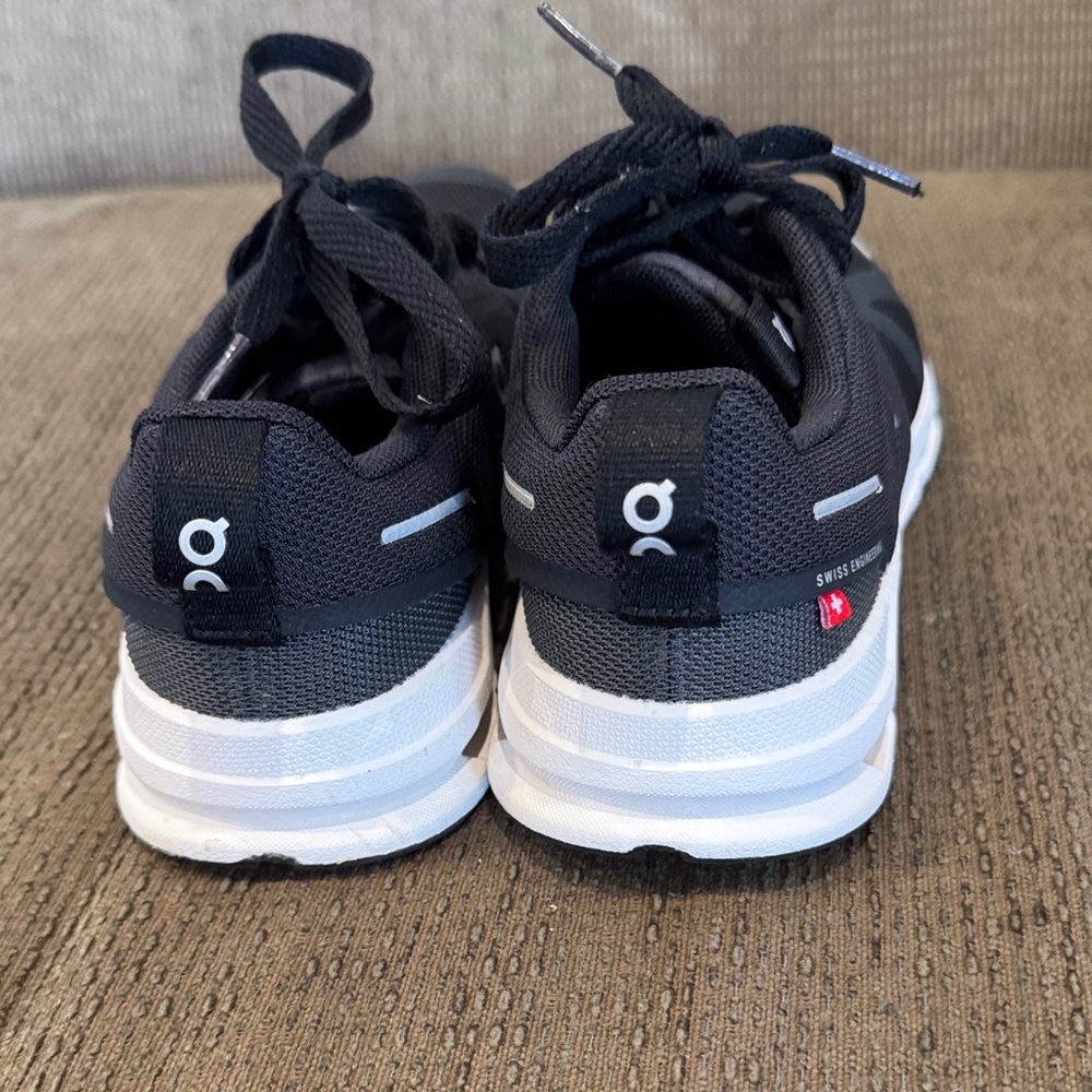 On Running Kid’s Black Running Shoes - Picture 3 of 5